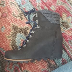 Sorel wedge boot, unworn